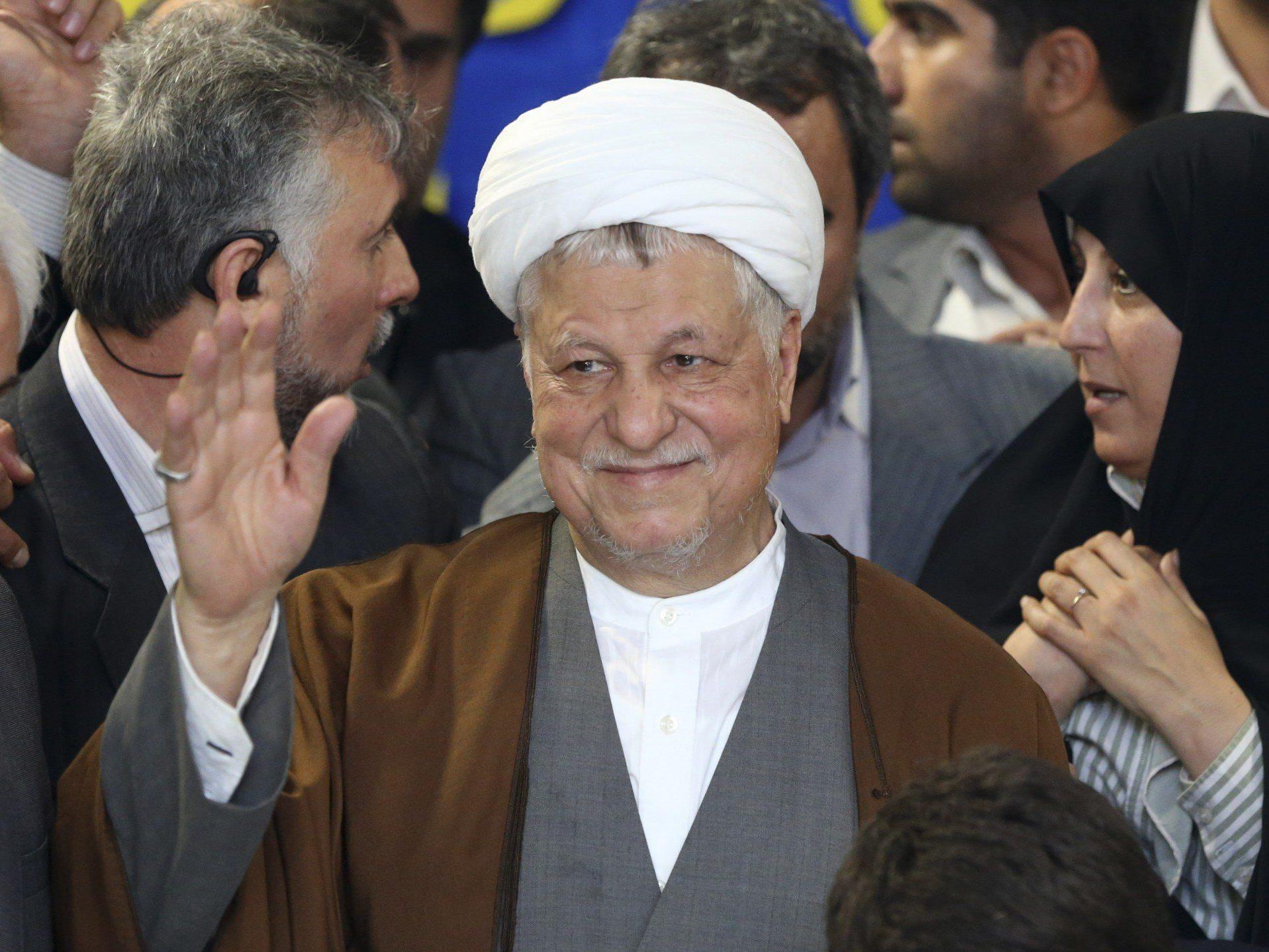 Ex-Präsident Akbar Hashemi Rafsanjani brach sein Schweigen, nennt die Führungsriege "inkompetent und ignorant".