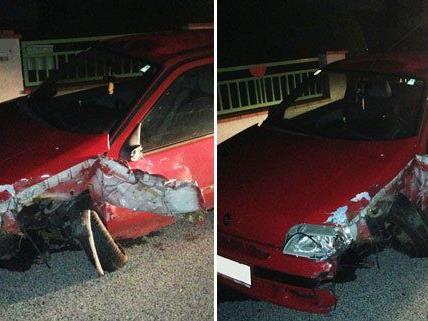 Der Autofahrer kam unverletzt davon, das Fahrzeug jedoch wurde bei dem Unfall schwer beschädigt.