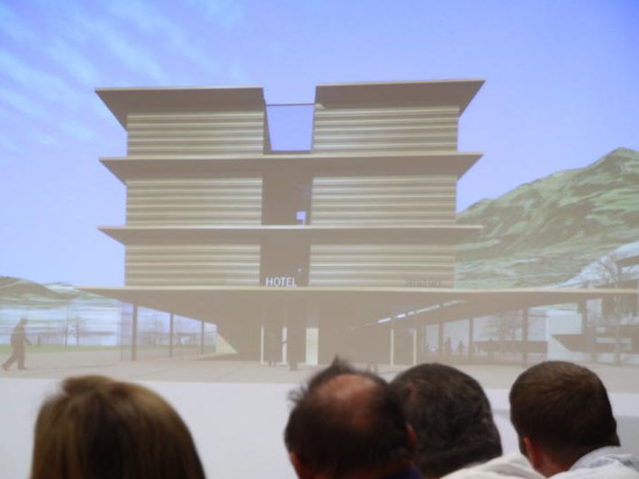 Die Gemeindevertreter von Ludesch waren von der Präsentation beeindruckt. So "könnte" das geplante Businesshotel aussehen. Die Gemeindevertreter von Ludesch waren von der Präsentation beeindruckt. So "könnte" das geplante Businesshotel aussehen.
