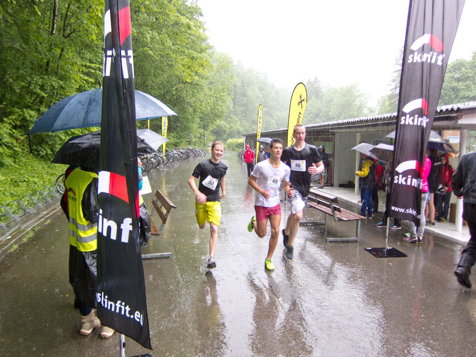 Über 300 Teilnehmer beim Dornbirner Schulaquathlon. Über 300 Teilnehmer beim Dornbirner Schulaquathlon.
