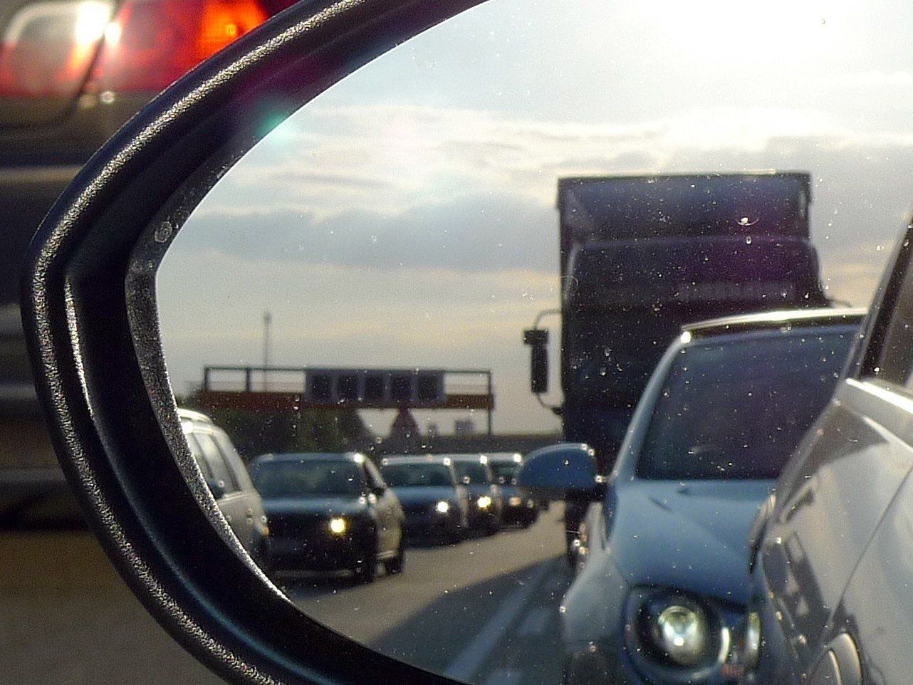 Am Montagvormittag sorgten zwei Unfälle und der Nova Rock-Rückresieverkehr für 20 Kilometer stau. Am Montagvormittag sorgten zwei Unfälle und der Nova Rock-Rückresieverkehr für 20 Kilometer stau.