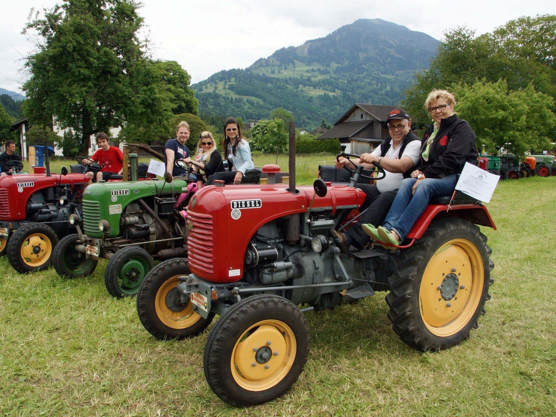 Bestens gelaunt: die Delegation vom Traktorenclub aus Nüziders. Bestens gelaunt: die Delegation vom Traktorenclub aus Nüziders.