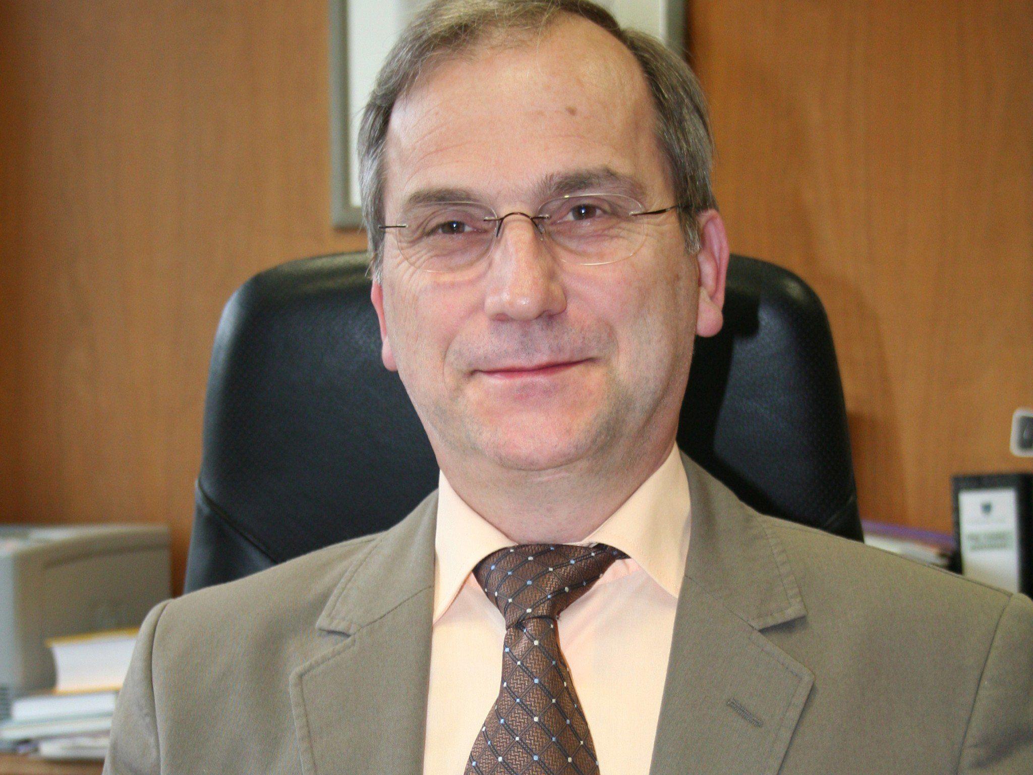 Bgm. Eugen Gabriel präsentierte den Rechnungsabschluss 2012.