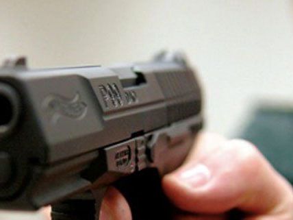 Ein paar Jugendliche wurden mit einer Gaspistole erwischt Ein paar Jugendliche wurden mit einer Gaspistole erwischt