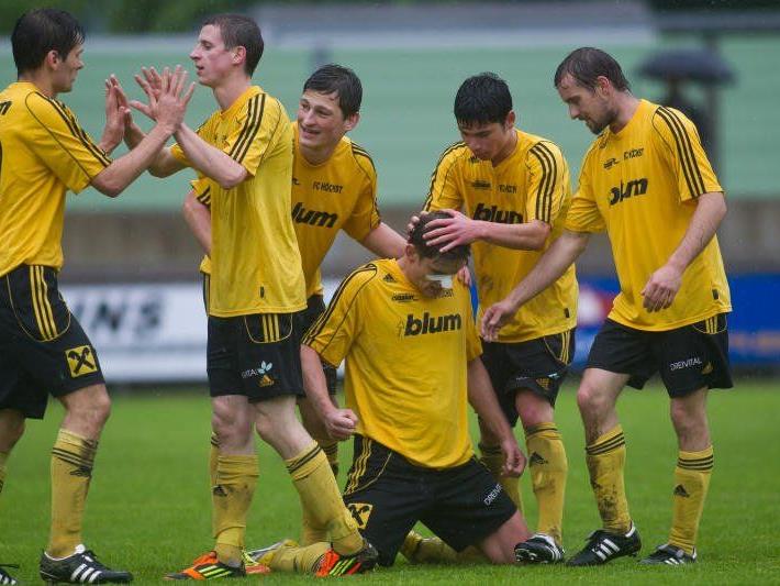 Der FC Höchst erhält heute in Nenzing den Meisterpokal für die V-Liga und kehrt in die RLW zurück.