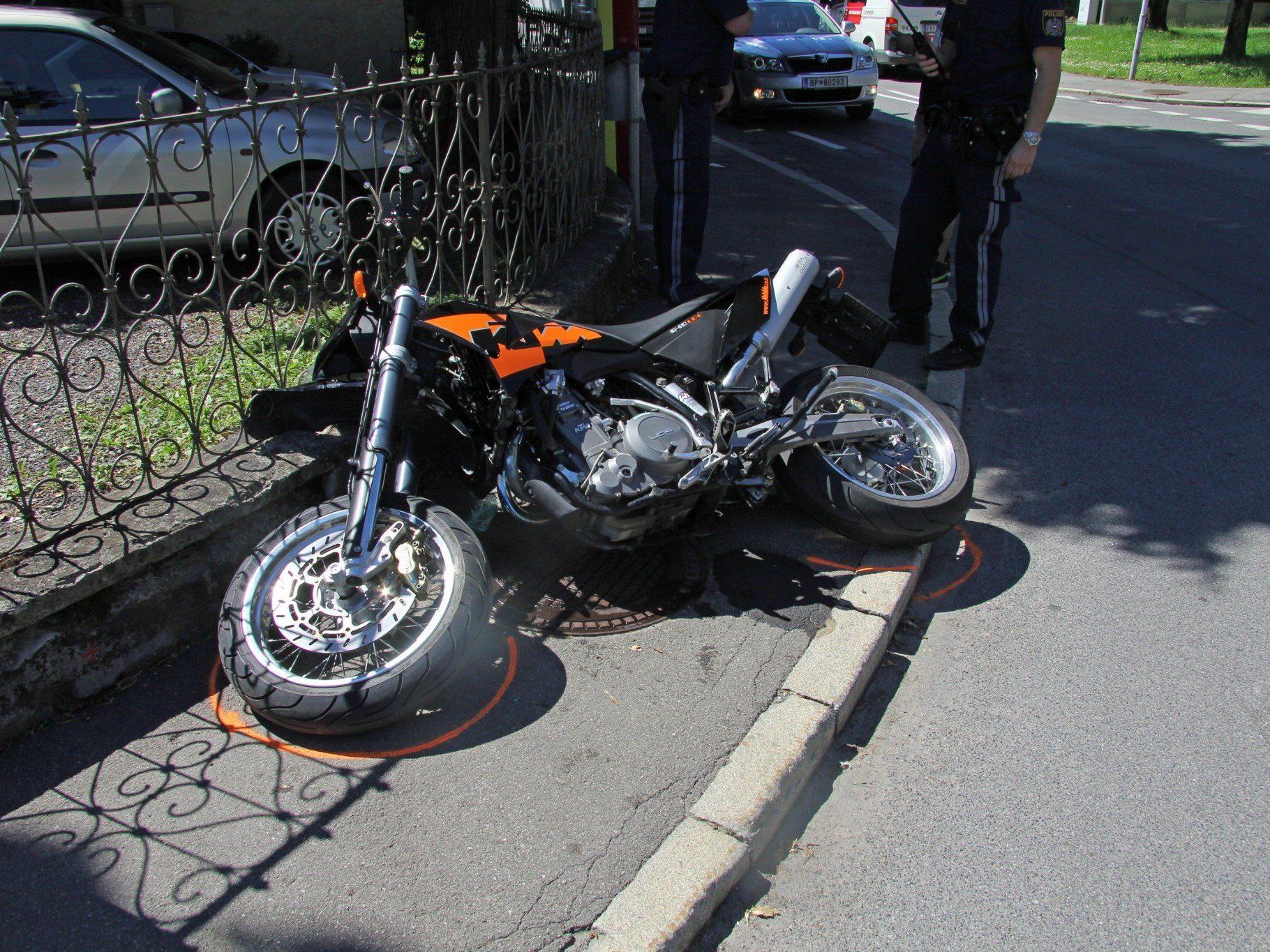 Motorradlenker bei Unfall in Dornbirn verletzt.