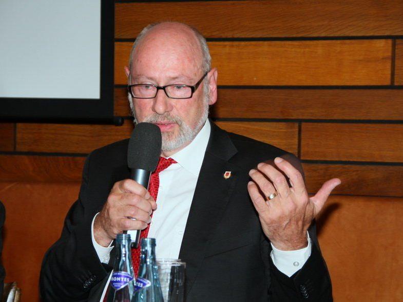 Rankweil-Macher Günther W. Amann droht bei einer Absage mit rechtlichen Schritten.