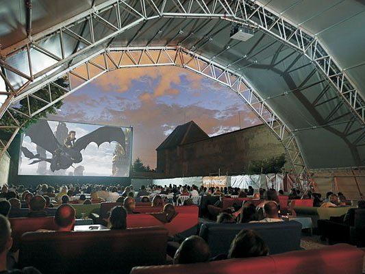 Eine tolle Atmosphäre gehört beim Kino im Schloss dazu Eine tolle Atmosphäre gehört beim Kino im Schloss dazu