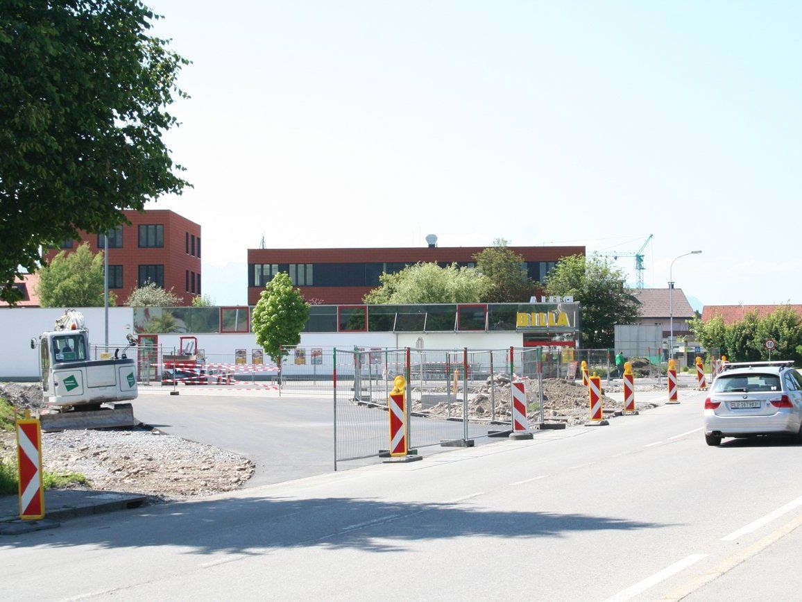 Die Behinderungen auf Grund des Kreisverkehr-Neubaus an der L87 halten sich in Grenzen. Die Behinderungen auf Grund des Kreisverkehr-Neubaus an der L87 halten sich in Grenzen.