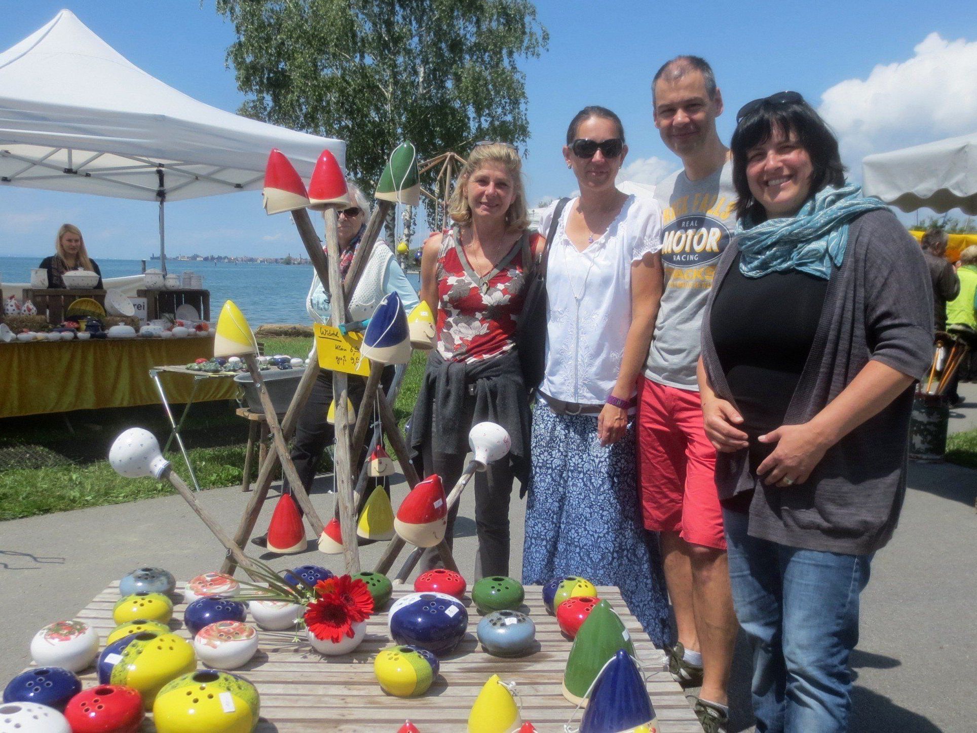 Der Kunstmarkt im besonderen Ambiente am Lochauer Kaiserstrand begeisterte Jung und Alt. Der Kunstmarkt im besonderen Ambiente am Lochauer Kaiserstrand begeisterte Jung und Alt.