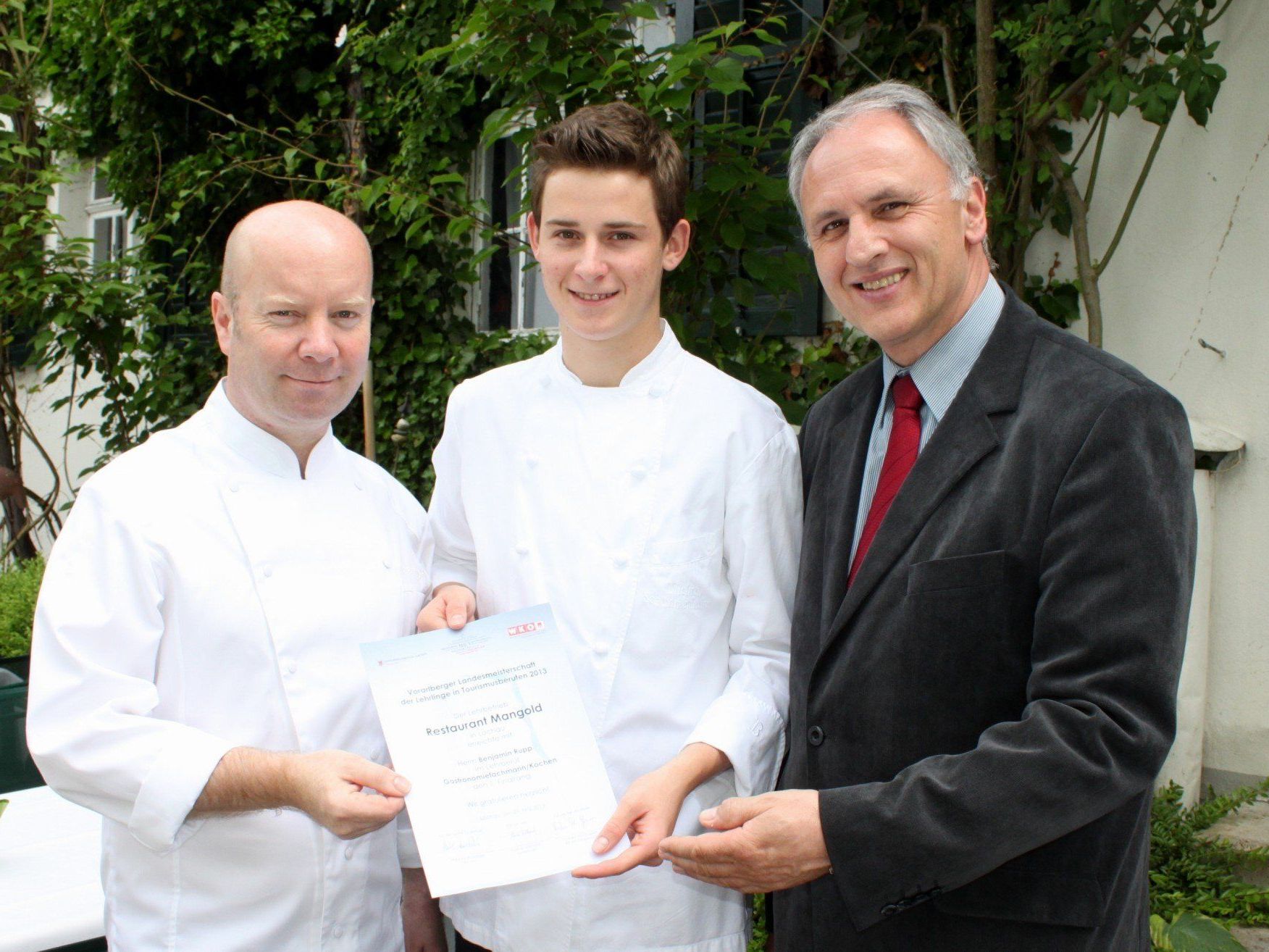 Ein „GastroGlobe“ für das renommierte Traditionsgasthaus Mangold: Michael Schwarzenbacher, Benjamin Rupp und Wolfram Baldauf. Ein „GastroGlobe“ für das renommierte Traditionsgasthaus Mangold: Michael Schwarzenbacher, Benjamin Rupp und Wolfram Baldauf.