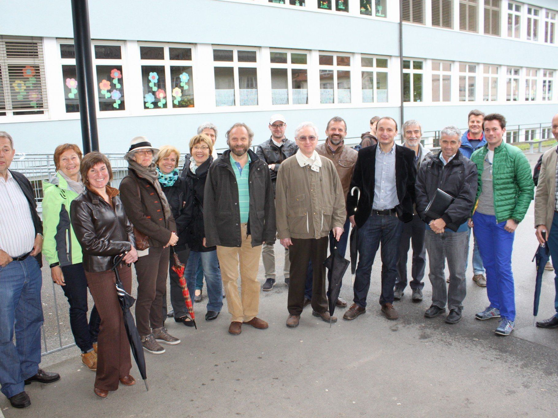 Zahlreiche interessierte Bürger ließen sich vor Ort über die „Solarstrom-Kraftwerke“ im Lochauer Ortszentrum informieren. Zahlreiche interessierte Bürger ließen sich vor Ort über die „Solarstrom-Kraftwerke“ im Lochauer Ortszentrum informieren.