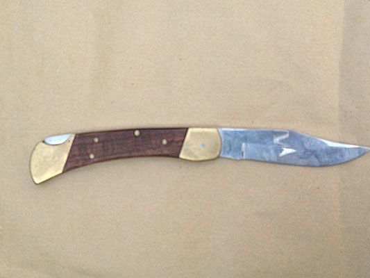 Mit diesem Messer stach der Mann zu - dann fielen Schüsse Mit diesem Messer stach der Mann zu - dann fielen Schüsse