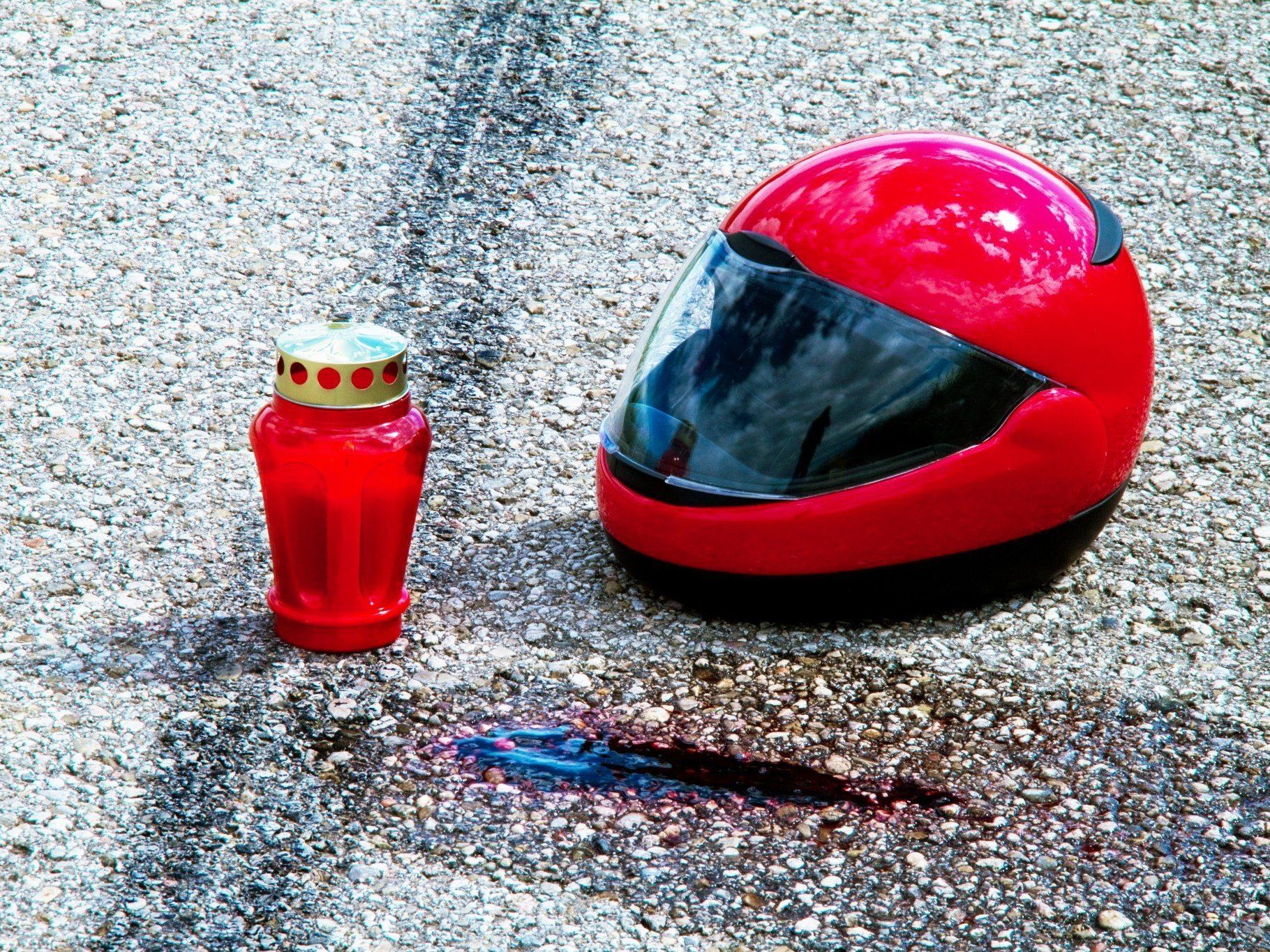 Ein 49-jähriger Deutscher und eine am Sozius mitfahrende Frau (48) prallten frontal gegen Bus. Ein 49-jähriger Deutscher und eine am Sozius mitfahrende Frau (48) prallten frontal gegen Bus.