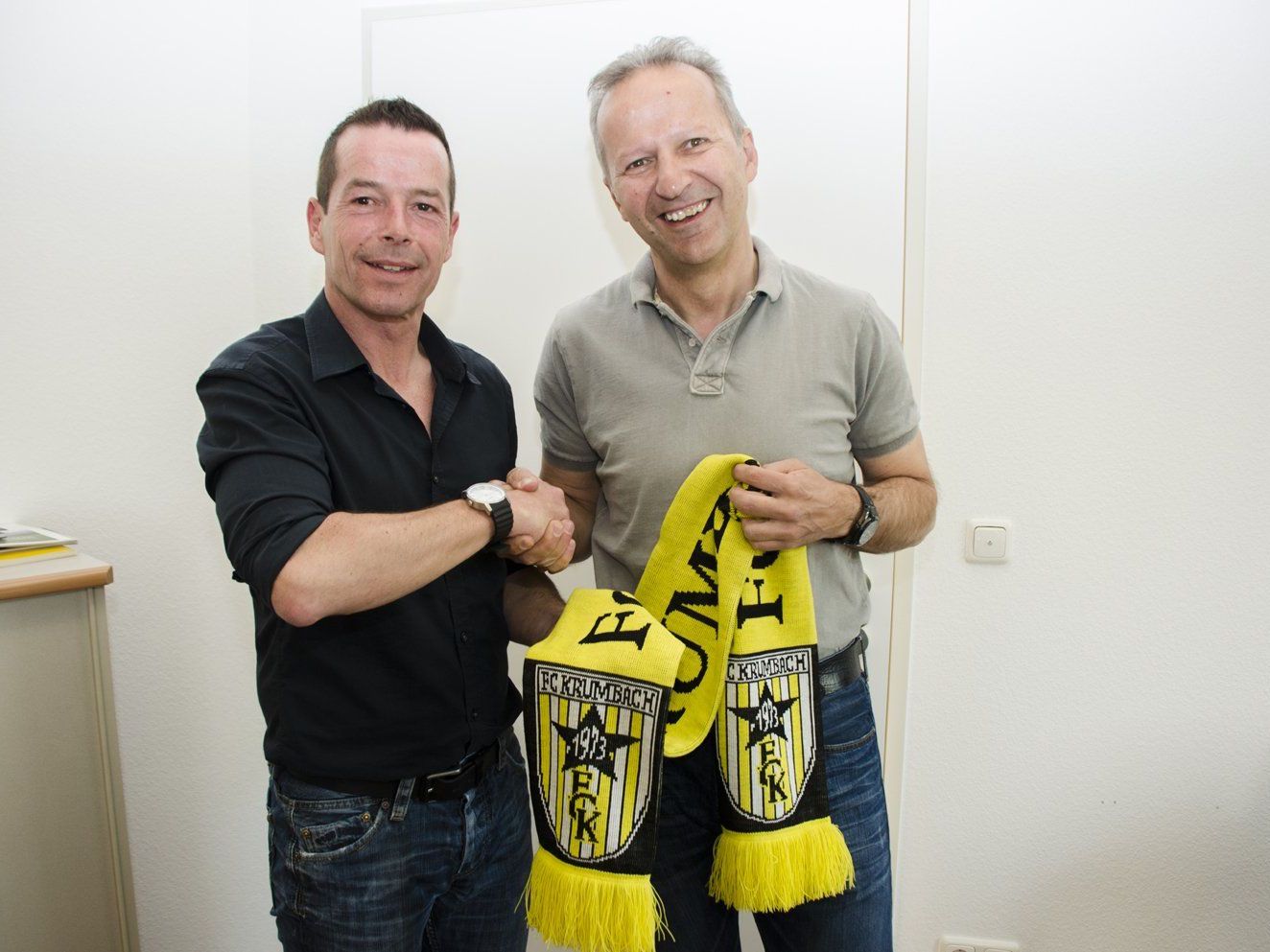 Obmann Dietmar Wetz mit dem neuen Trainer Gerhard Sulzenbacher Obmann Dietmar Wetz mit dem neuen Trainer Gerhard Sulzenbacher