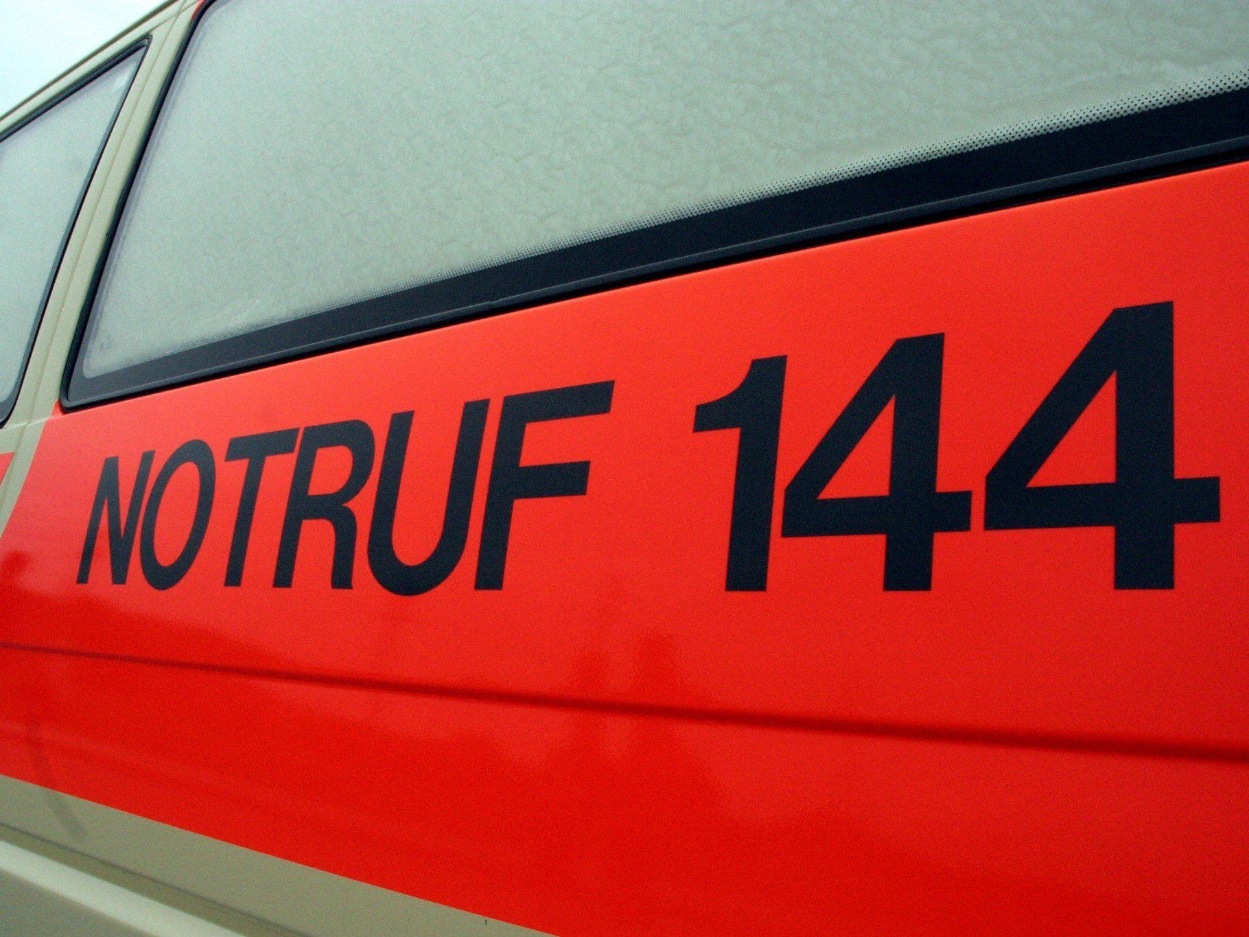 Dem 55-Jährigen wurde bei dem Arbeitsunfall beinahe ein Finger abgetrennt. Dem 55-Jährigen wurde bei dem Arbeitsunfall beinahe ein Finger abgetrennt.