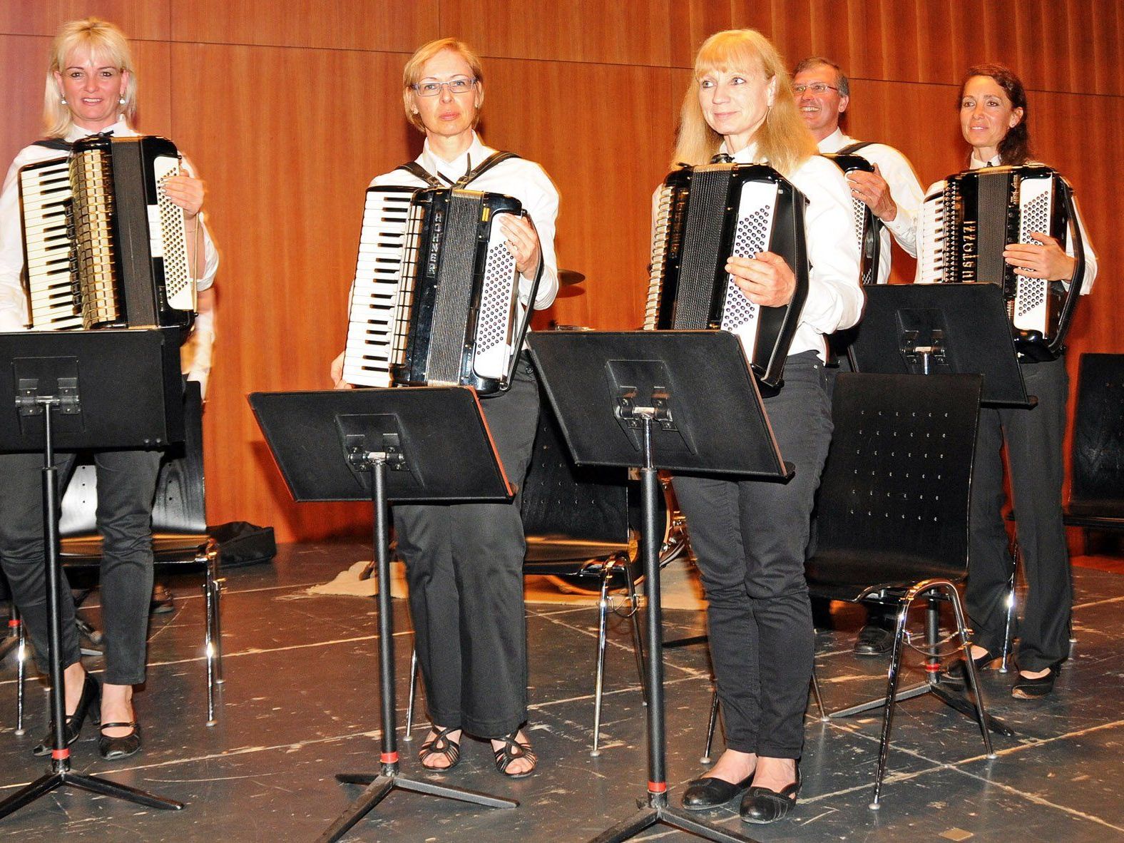 Das Akkordeonrochester Höchst gab im Pfarrsaal ein Jubiläumskonzert. Das Akkordeonrochester Höchst gab im Pfarrsaal ein Jubiläumskonzert.