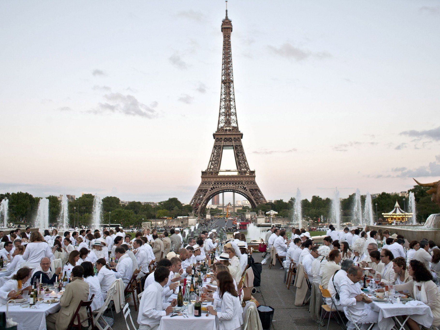 "Diner en blanc" feiert sein 25-jähriges Jubiläum. "Diner en blanc" feiert sein 25-jähriges Jubiläum.