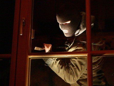 Besonders in der Urlaubszeit kommt es häufig zu Einbrüchen. Besonders in der Urlaubszeit kommt es häufig zu Einbrüchen.