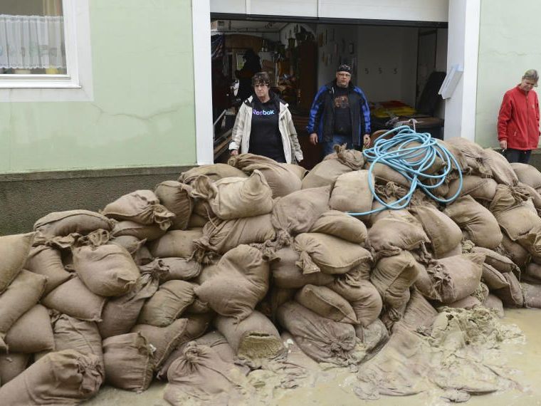 Hilfe für die Opfer der Hochwasser-Katastrophe. Hilfe für die Opfer der Hochwasser-Katastrophe.