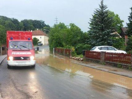 Mit 360 Personen ist die Feuerwehr in Niederösterreich im Einsatz. Mit 360 Personen ist die Feuerwehr in Niederösterreich im Einsatz.