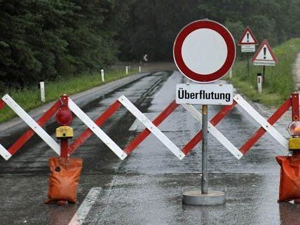 Verkehrsbehinderungen durch das Hochwasser nehmen ab Verkehrsbehinderungen durch das Hochwasser nehmen ab