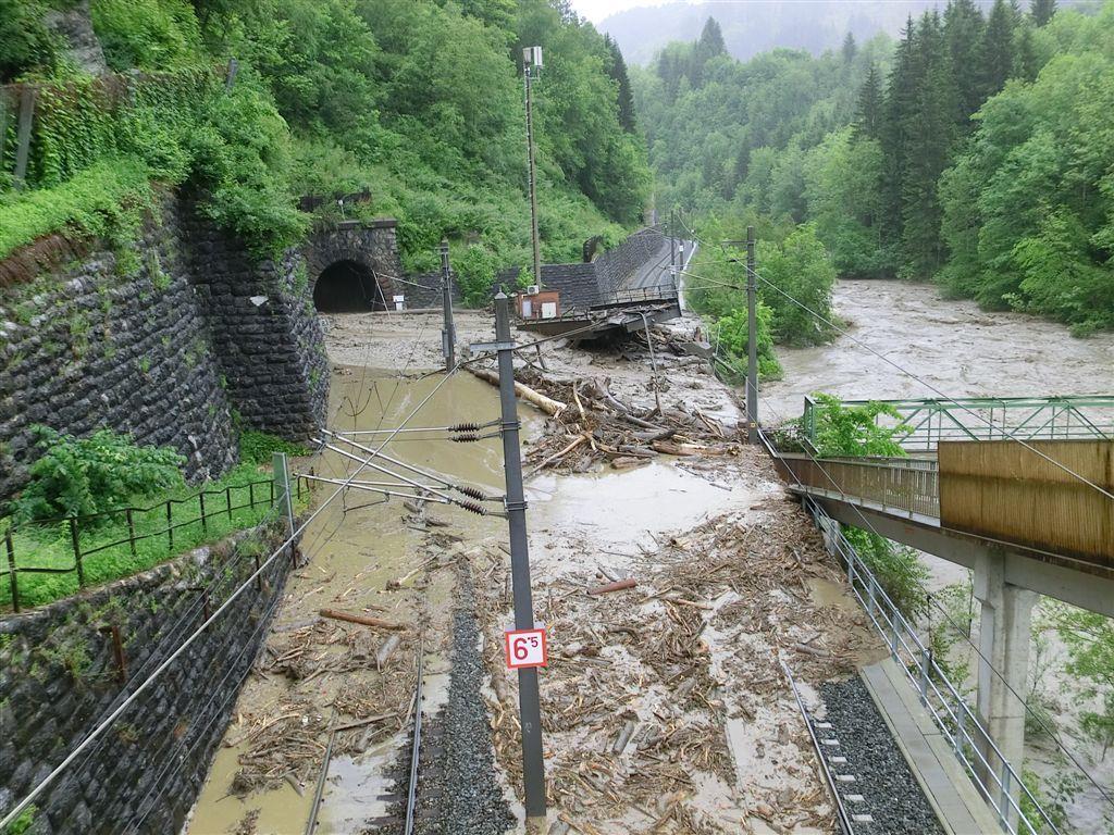 Vermurungen und Hangrutsche sorgten im Pinzgau bei Taxenbach für große Schäden.