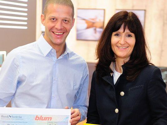 Patrick Hafner von Licht für die Welt freut sich über die tolle Spende der Julius Blum Gmbh. Patrick Hafner von Licht für die Welt freut sich über die tolle Spende der Julius Blum Gmbh.