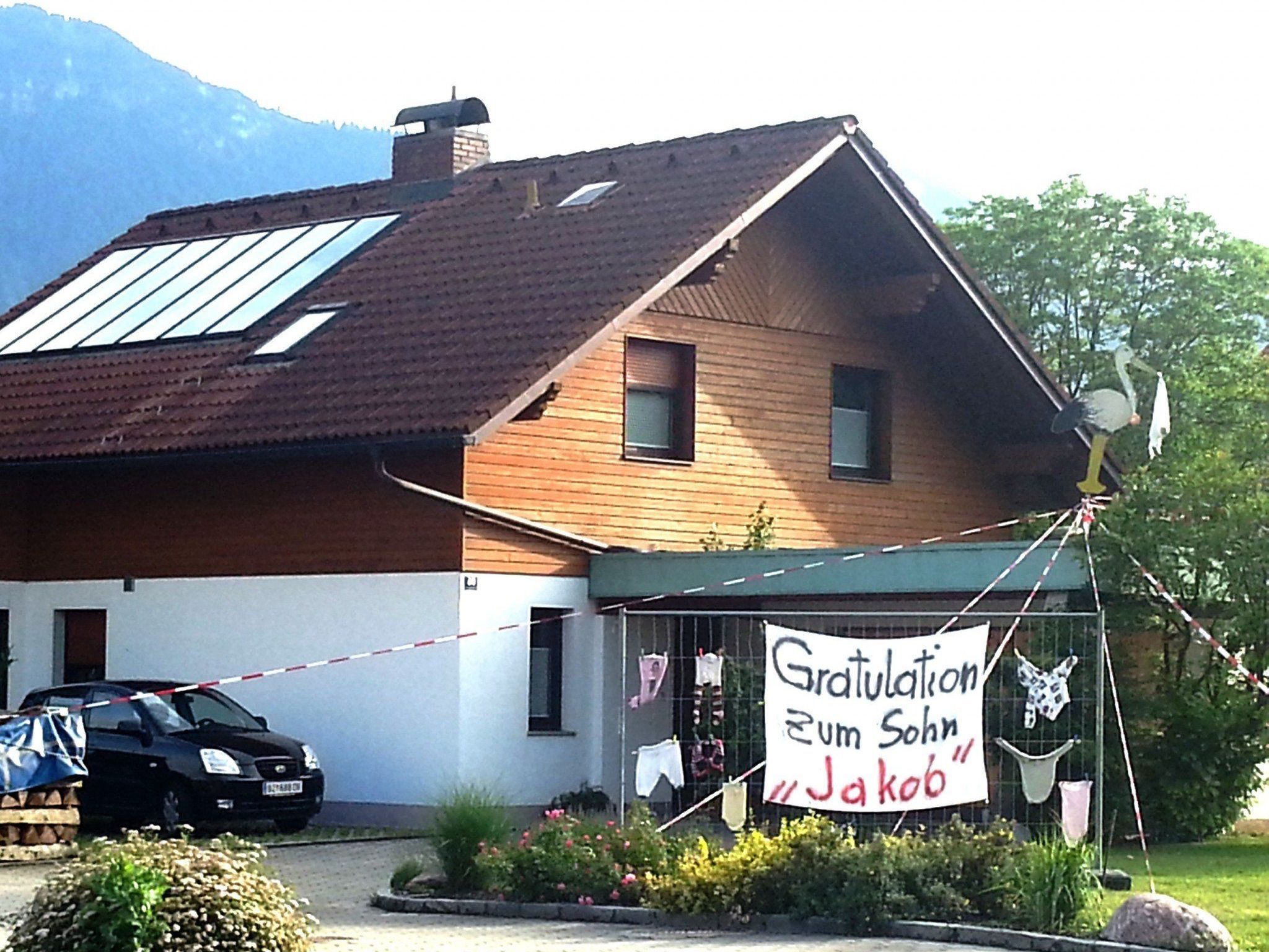 Michael und Monika sind stolze Eltern geworden. Michael und Monika sind stolze Eltern geworden.