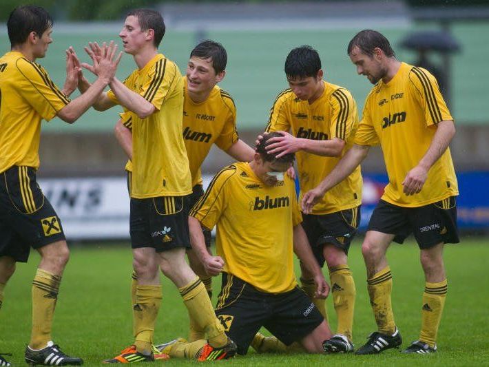 FC Höchst jubelt über den VL-Meistertitel und die Rückkehr in die Regionalliga West. FC Höchst jubelt über den VL-Meistertitel und die Rückkehr in die Regionalliga West.