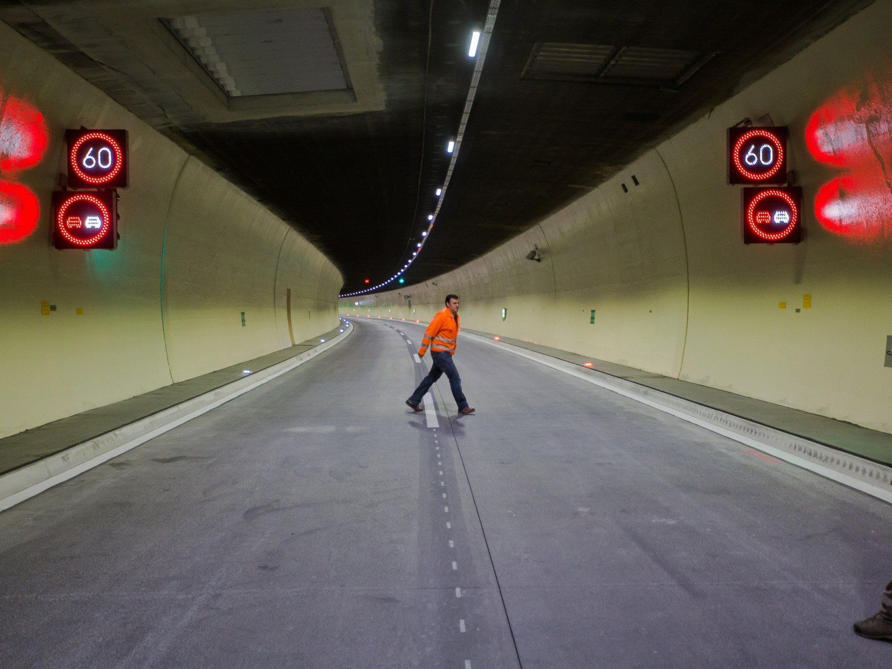 Sanierungsarbeiten: Die "alte" Pfändertunnelröhre wird in neuem Glanz erstrahlen. Sanierungsarbeiten: Die "alte" Pfändertunnelröhre wird in neuem Glanz erstrahlen.