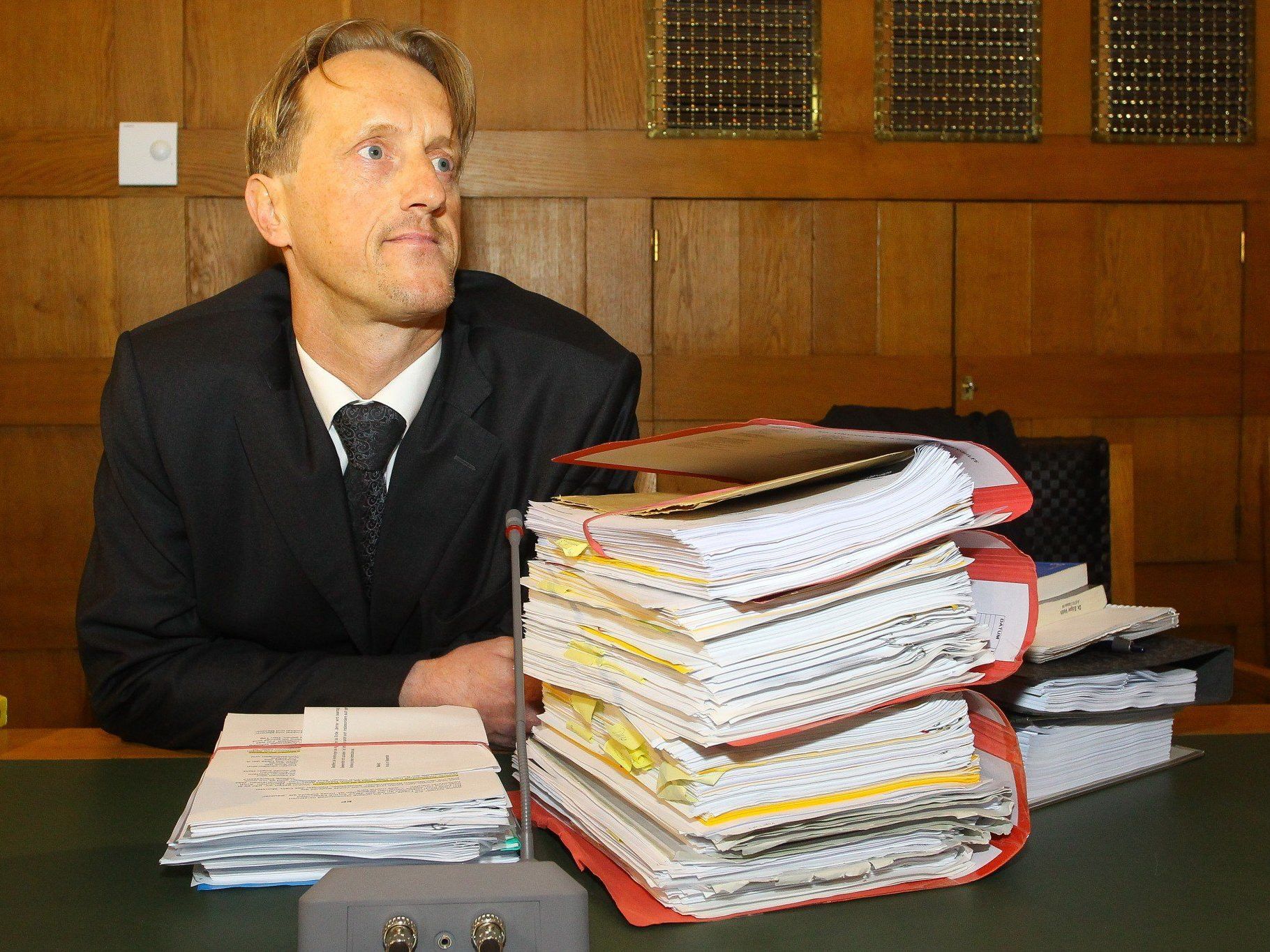 Anwalt Veith: Gemeinde Dalaas muss Zufahrt zu seinem Elternhaus über Skipiste ermöglichen. Anwalt Veith: Gemeinde Dalaas muss Zufahrt zu seinem Elternhaus über Skipiste ermöglichen.