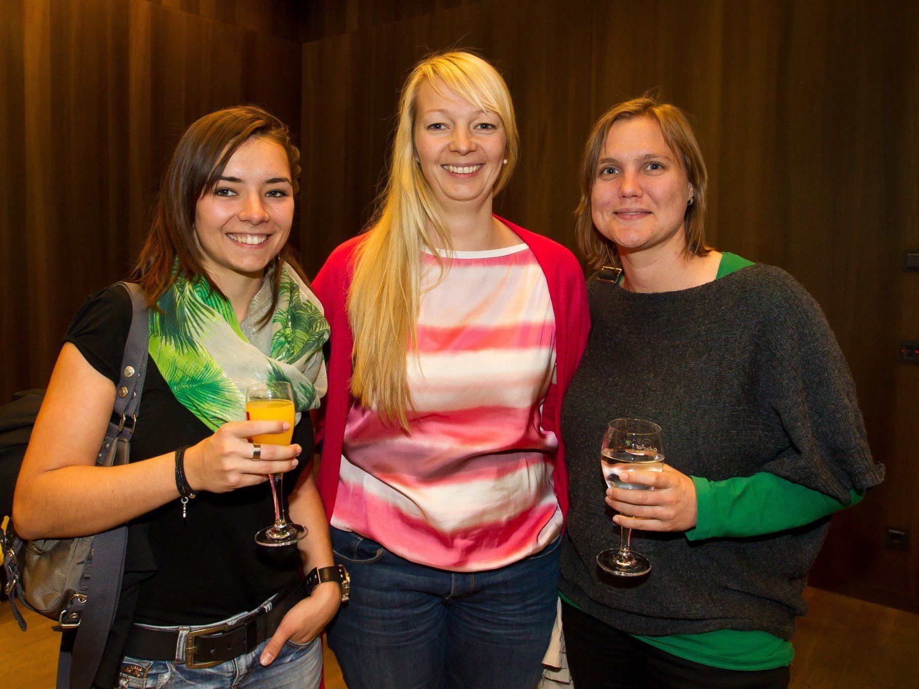 Fabienne Köberle, Nicol Metzler und Elisabeth Mayer bei der Exkursion ins "vorarlberg museum". Fabienne Köberle, Nicol Metzler und Elisabeth Mayer bei der Exkursion ins "vorarlberg museum".