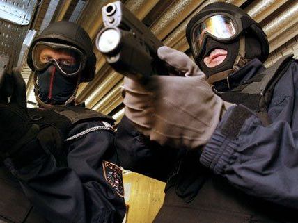 Vier Beamte sollen in Liesing auf den Mann geschossen haben. Vier Beamte sollen in Liesing auf den Mann geschossen haben.