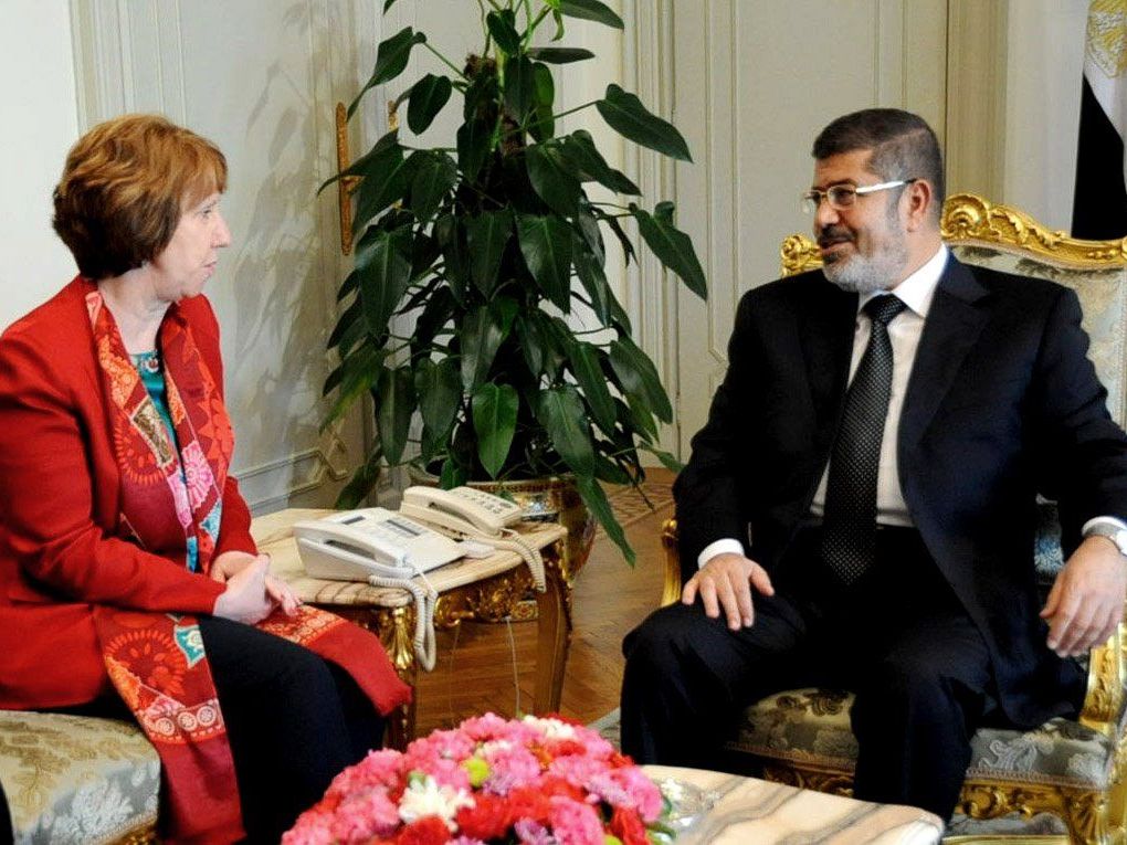 Am Dienstag traf sich Mohammed Mursi mit Catherine Ashton. Am Dienstag traf sich Mohammed Mursi mit Catherine Ashton.