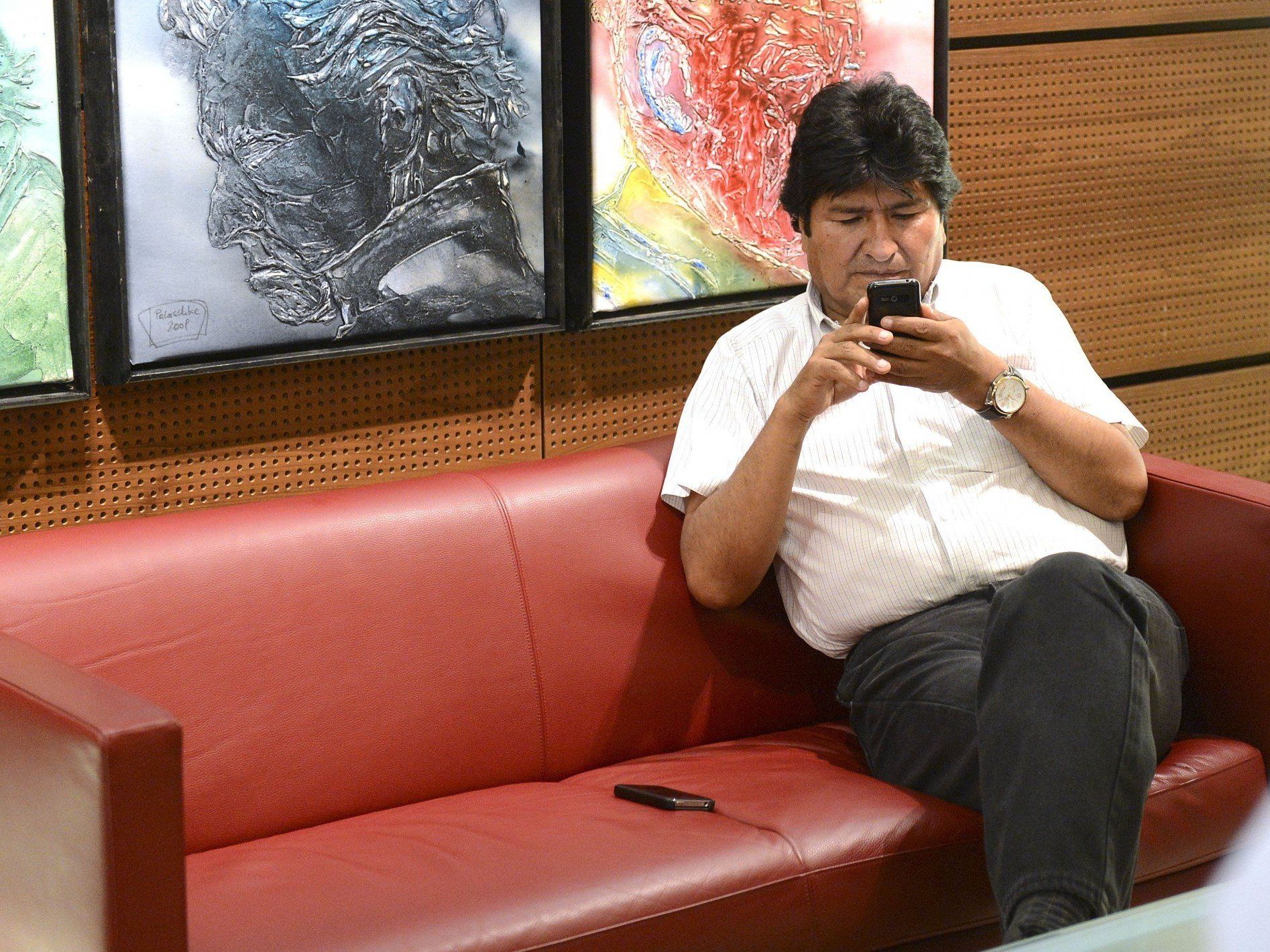 Bolivianischer Präsident Evo Morales verbrachte 13 Stunden "Geiselhaft" in Wien. Bolivianischer Präsident Evo Morales verbrachte 13 Stunden "Geiselhaft" in Wien.