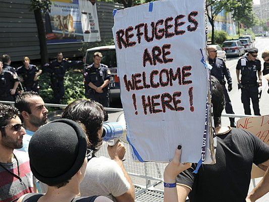 In Wien wird gegen die Abschiebung der Flüchtlinge demonstriert In Wien wird gegen die Abschiebung der Flüchtlinge demonstriert
