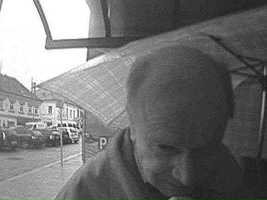 Dieser Mann soll mit einer gestohlenen Bankomatkarte in Klosterneuburg Geld behoben haben Dieser Mann soll mit einer gestohlenen Bankomatkarte in Klosterneuburg Geld behoben haben