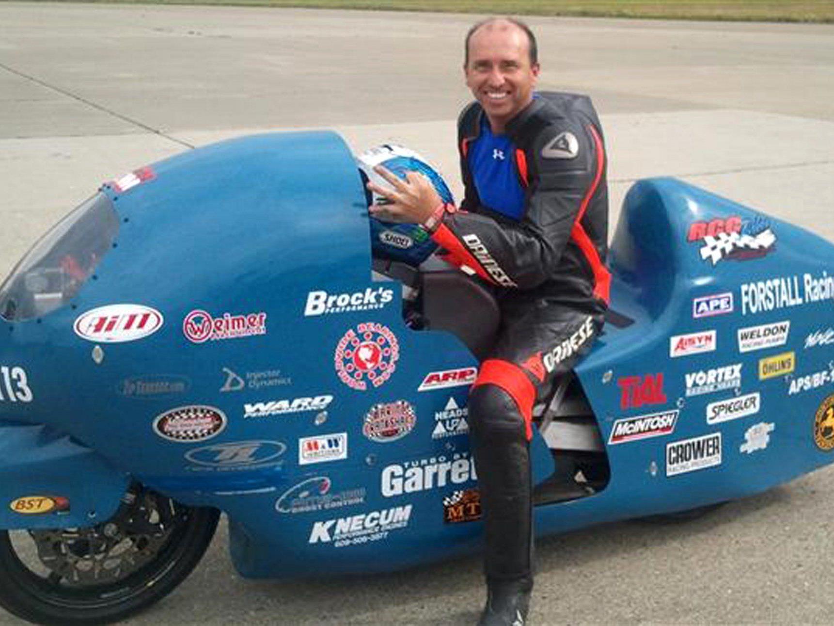 Bill Warner mit seinem Motorrad - das Foto entstand 2011.