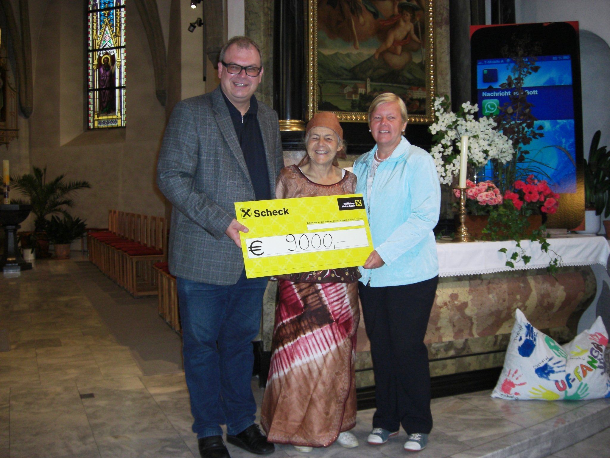 Scheckübergabe an Frau Dr. Neier Scheckübergabe an Frau Dr. Neier