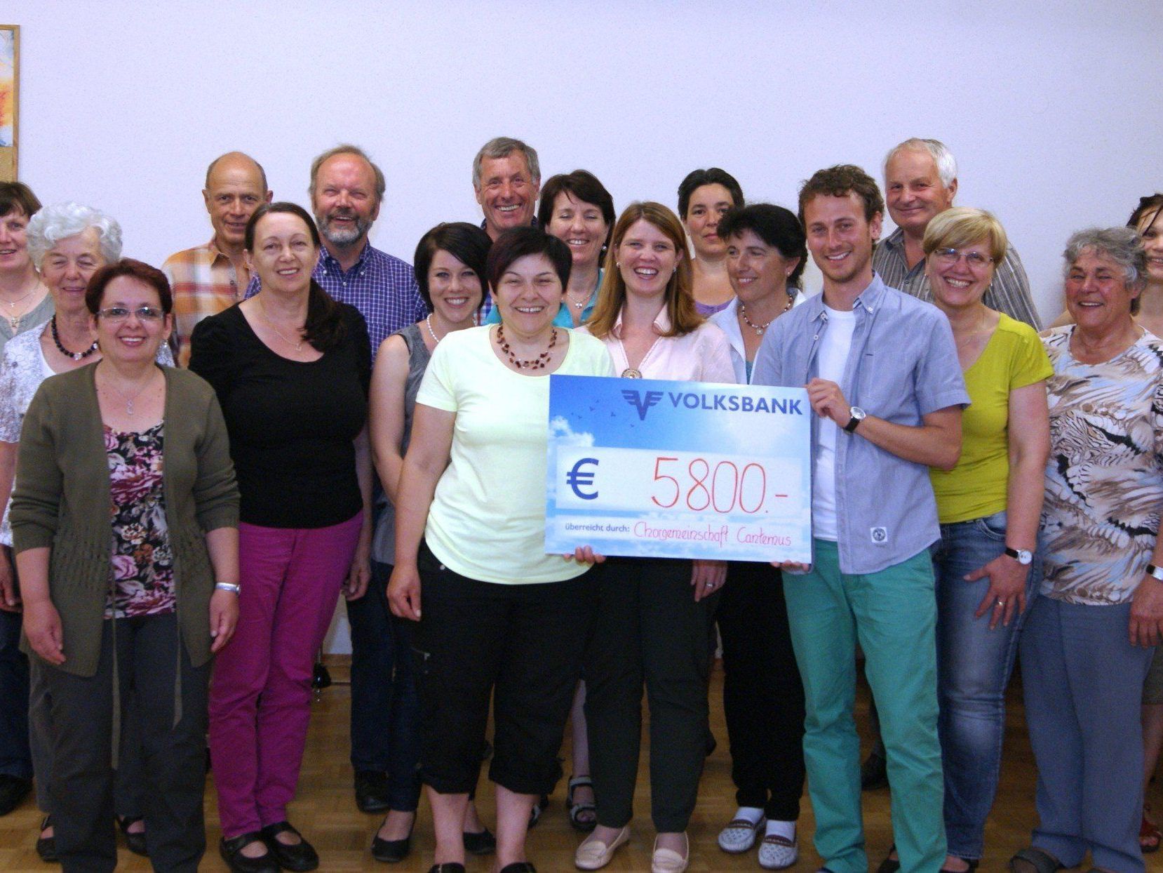 5.800 Euro konnte die Chorgemeinschaft dieser Tage übergeben. 5.800 Euro konnte die Chorgemeinschaft dieser Tage übergeben.