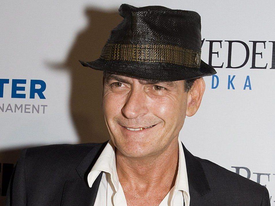 Charlie Sheen wurde mit seinen 47 Jahren zum ersten Mal Opa. Charlie Sheen wurde mit seinen 47 Jahren zum ersten Mal Opa.
