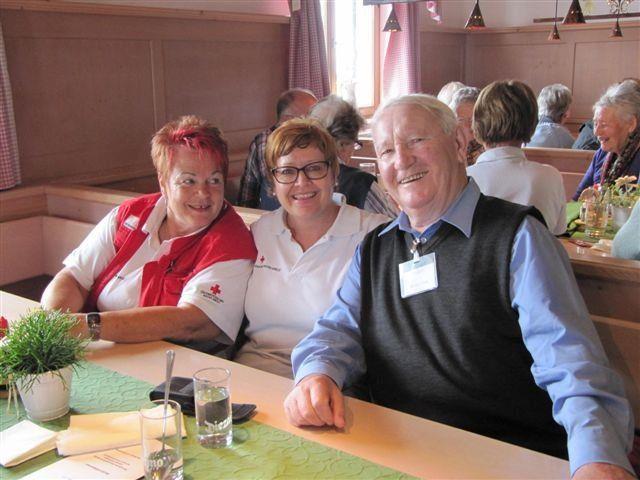 Annemarie Bürger, Doris Schütz (Mitte) und Anton Fink genossen den Erlebnistag.