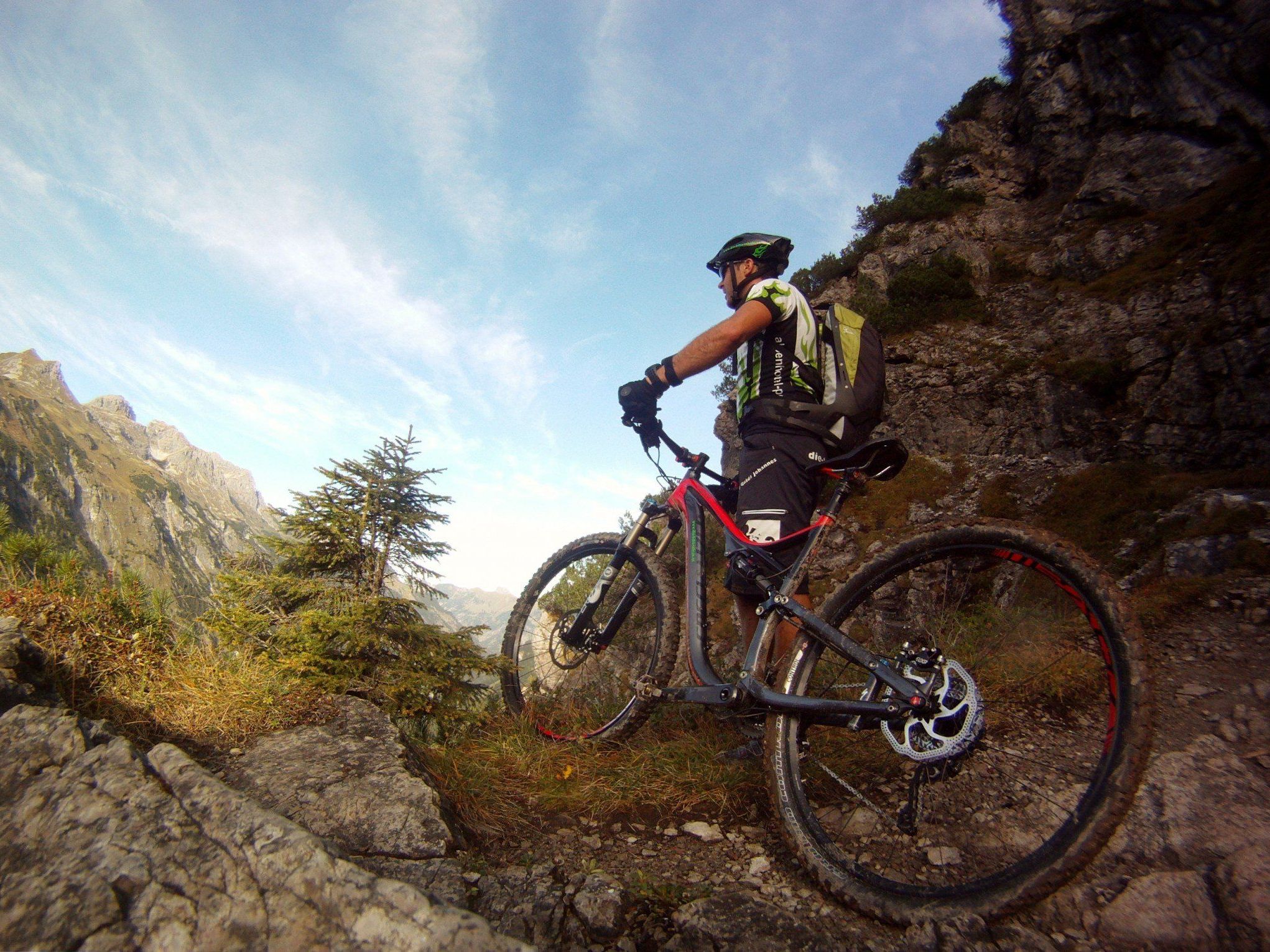 Über 1500 Kilometer Touren befährt die Bikeschule Bregenzerwald. Über 1500 Kilometer Touren befährt die Bikeschule Bregenzerwald.