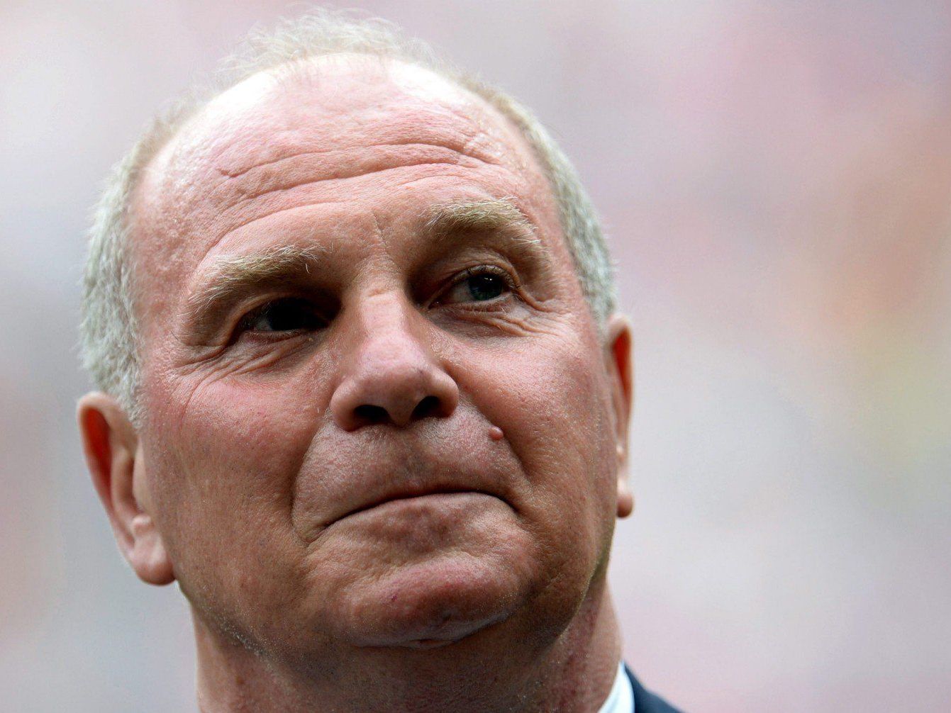 Über die Zulassung der Klage gegen FC-Bayern-Präsident Uli Hoeneß wird noch entschieden. Über die Zulassung der Klage gegen FC-Bayern-Präsident Uli Hoeneß wird noch entschieden.