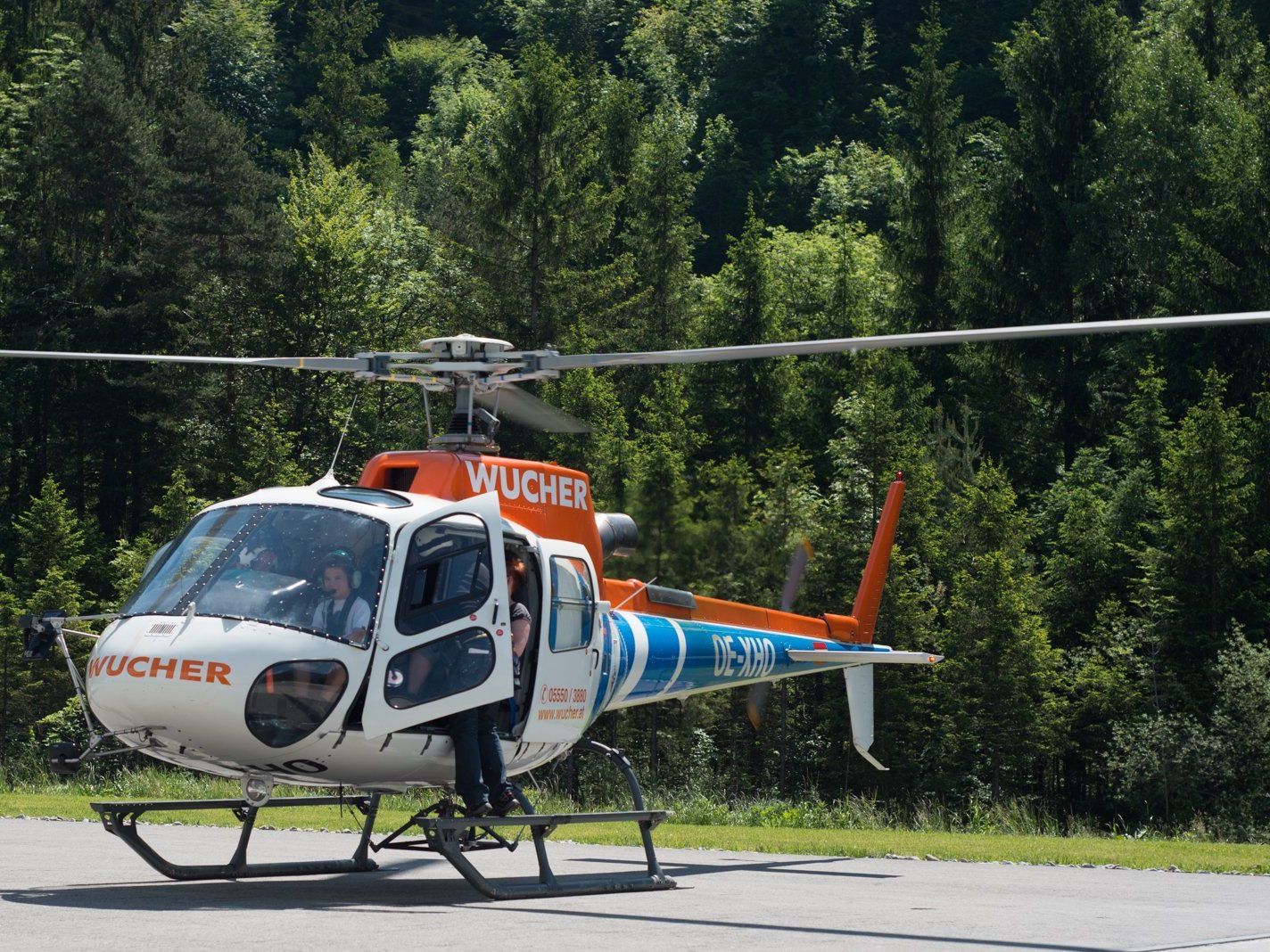 Die Burschen hatten es eilig, abzuheben - für´s Erinnerungsfoto blieb kaum Zeit ... Die Burschen hatten es eilig, abzuheben - für´s Erinnerungsfoto blieb kaum Zeit ...