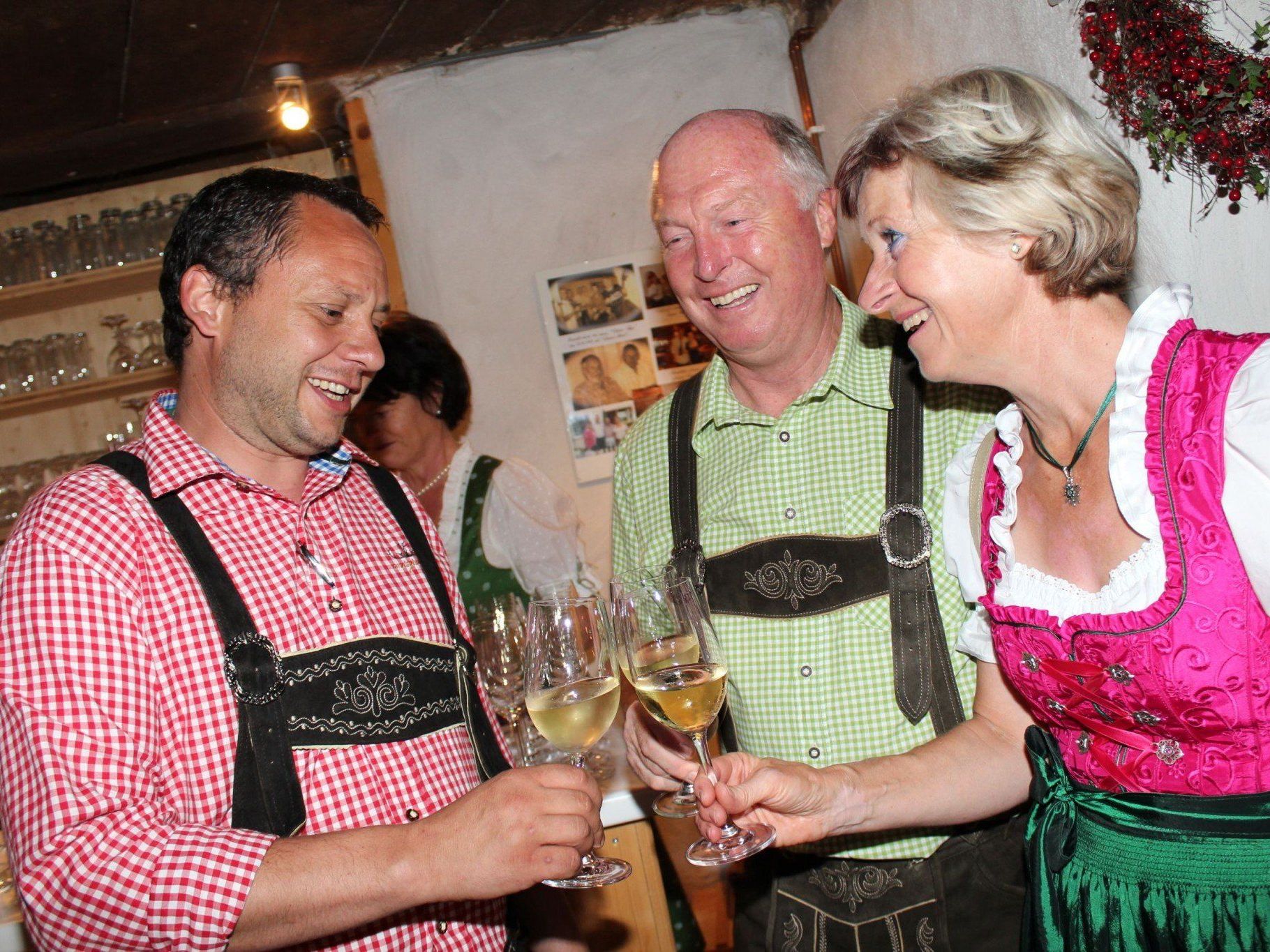 Kommandant Mario Immler begrüßt Bgm. Egon und Erna Troy. Kommandant Mario Immler begrüßt Bgm. Egon und Erna Troy.