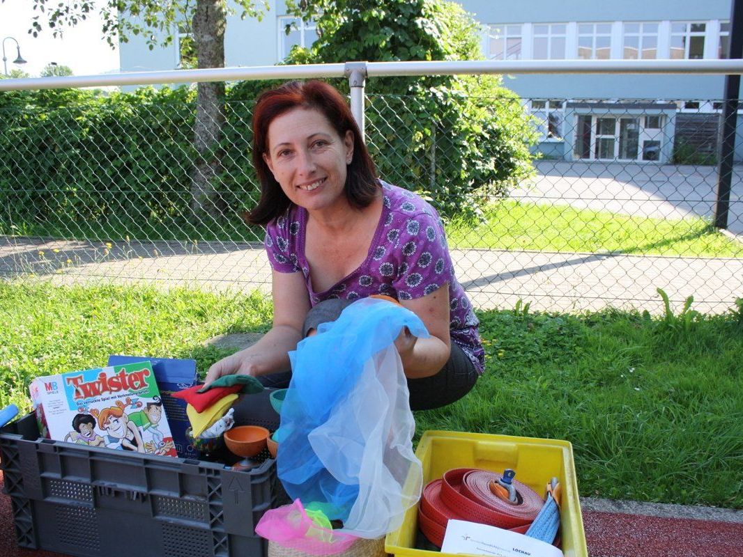 Angelika Hohneder lädt alle Kinder zu einem abwechslungsreichen Ferienvormittag. Angelika Hohneder lädt alle Kinder zu einem abwechslungsreichen Ferienvormittag.