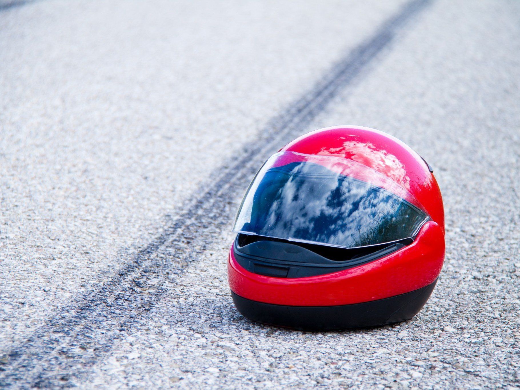 Der 55-Jährige zog sich bei dem Unfall einen Oberschenkelbruch zu. Der 55-Jährige zog sich bei dem Unfall einen Oberschenkelbruch zu.