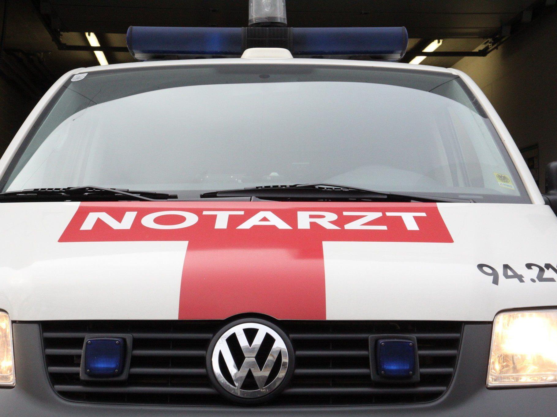 Motorradfahrer nach Sturz in Bregenzer Ache verletzt. Motorradfahrer nach Sturz in Bregenzer Ache verletzt.